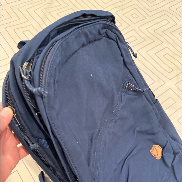 NWT Fjallraven Raven 28 Navy Backpack - Picture 10 of 13